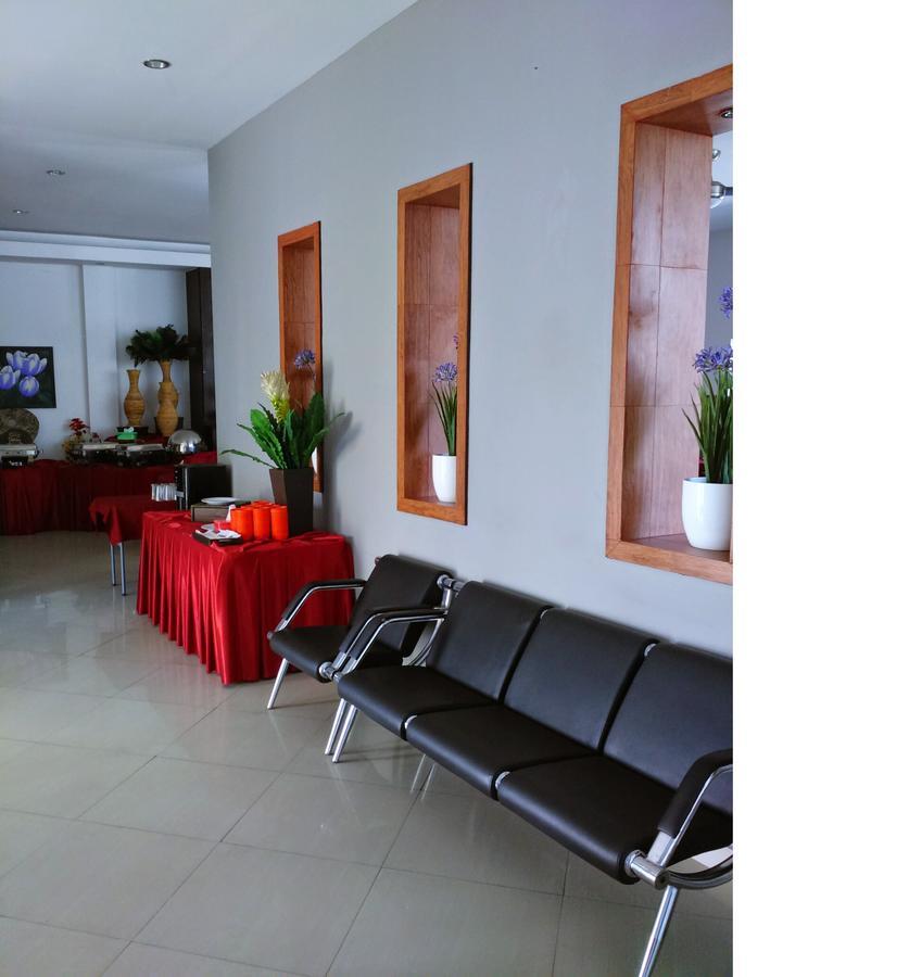 Hotel Transit Pasuruan Esterno foto