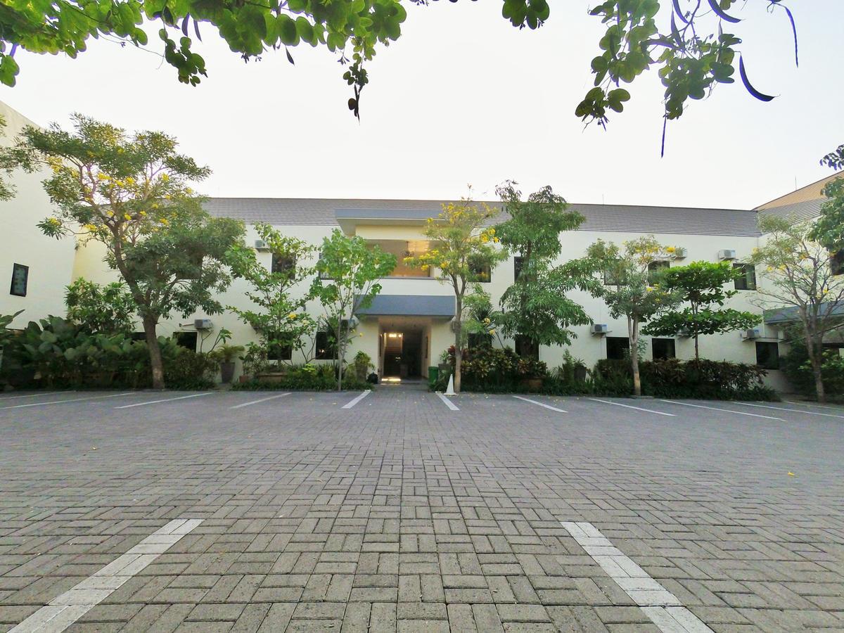 Hotel Transit Pasuruan Esterno foto
